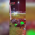 Motociclista morre após colisão contra poste em Gaspar