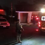Motorista foge da PM, atinge residência com carro e desaparece em Ituporanga
