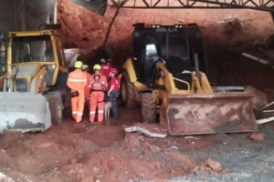 Tragédia em obra deixa dois trabalhadores mortos após deslizamento de terra em SC