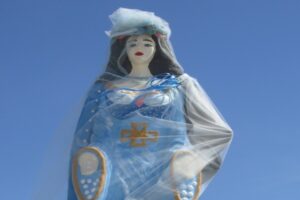 Justiça mantém tratamento médico para mulher que destruiu estátua de Iemanjá a marretadas