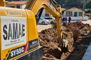 Samae abre processo seletivo para operador de retroescavadeira e motorista de caminhão