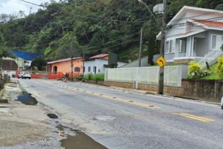 Prefeitura afirma que obra de macrodrenagem evitou alagamentos em trecho da Primeiro de Maio