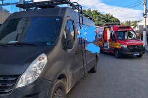 Atualização dos bombeiros: idosa sofre ferimentos após ser atropelada por van em Brusque