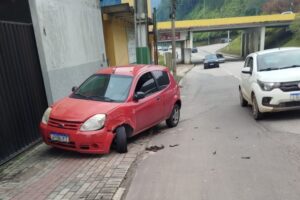 Acidente de trânsito com danos materiais é registrado na rua Hercílio Luz