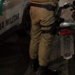 PM apreende motocicleta sem placa e conduz adolescente à delegacia, em Brusque
