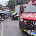 Batida frontal na rua Arnoldo Ristow deixa vítima em estado grave