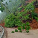 Deslizamento de terra interdita trecho na Planície Alta, em Guabiruba