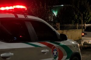 Motorista nega bafômetro e termina na delegacia após acidente em Brusque