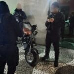 Adolescente foge de abordagem, invade contramão e provoca acidente em Balneário Camboriú