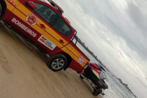 Pescador morre após cair de costão em praia de Santa Catarina