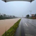 Rio Itajaí-Mirim pode chegar a 4,70 metros e Defesa Civil alerta para alagamentos