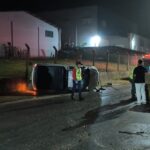 Motorista bate em caçamba de entulho durante a madrugada em Brusque