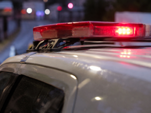 Adolescente de 17 anos esfaqueia homem após tentar defender a mãe de agressões em SC