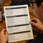 Restaurantes poderão ser obrigados a oferecer cardápio impresso; entenda proposta