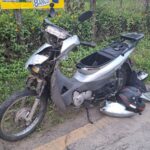 Motociclista fica ferido após colisão com carro no Centro 2, em Brusque