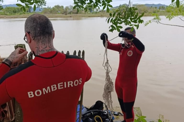 Corpo encontrado na praia de Tijucas tem características que condizem com as de Célia Regina Chagas