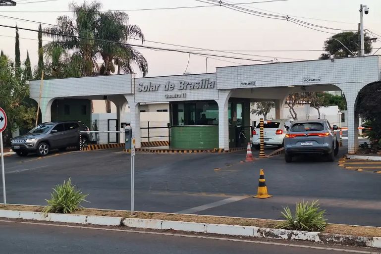 Moraes autoriza Bolsonaro a sair da prisão domiciliar para dentista