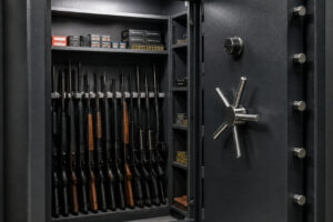 Armas inativadas são furtadas de sala-cofre de loja em Içara