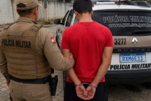 PM localiza jovem procurado pela Justiça dentro de residência em Brusque