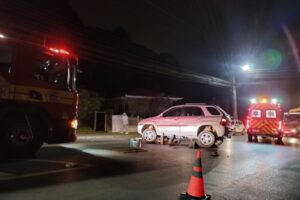 Motociclista fica preso embaixo de carro após colisão em São Bento do Sul (SC)
