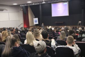 ‘Família, vocação divina’: Palestra reúne comunidade para discutir os desafios da vida familiar