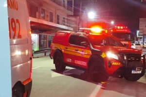 Motociclista de 30 anos sofre traumatismo craniano após queda de moto em Gaspar