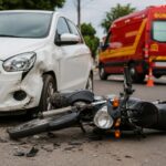 Acidente entre carro e motocicleta mobiliza Corpo de Bombeiros