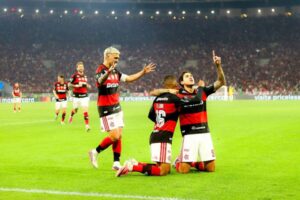Flamengo vence o Cruzeiro no Maracanã e avança às quartas de final da Libertadores