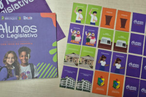 Câmara lança jogo da memória e nova cartilha educativa para estudantes que visitam o Legislativo