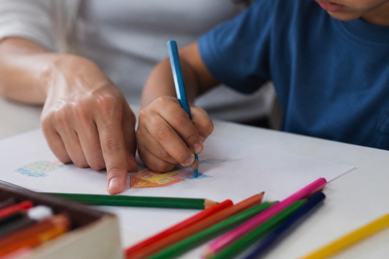 Justiça garante matrícula e acompanhante exclusivo para criança com autismo em escola municipal de SC