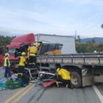 Colisão entre caminhões deixa um morto e interdita parcialmente a BR-282