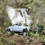 Homem morre após caminhonete capotar e cair em curso d’água em São Joaquim