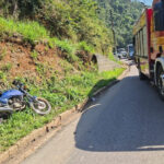 Motociclista fica ferido após queda na avenida Primeiro de Maio, em Brusque