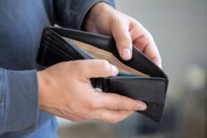 Salário mínimo deverá subir para R$ 1.741 em 2027