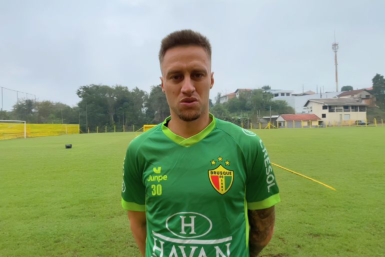 Após estreia como titular, Ariel analisa próximo duelo do Bruscão