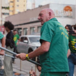 Luciano Hang remove pichação de prédio abandonado em Caldas Novas (GO)