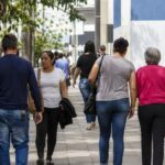 Crescimento populacional caiu para 0,37% em 2026, estima IBGE