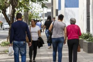 Crescimento populacional caiu para 0,37% em 2026, estima IBGE