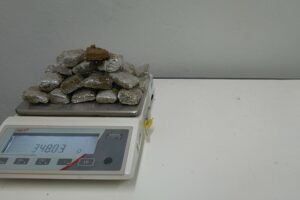 Casal é detido após ocorrência de violência doméstica e apreensão de drogas em Brusque