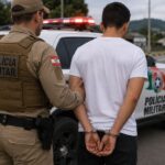 Jovem com três mandados de prisão é preso enquanto trabalhava em Brusque