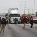 Engavetamento entre três carretas causa congestionamento de seis quilômetros na BR-101