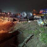 Motorista morre preso às ferragens após colisão entre caminhões na BR-101 em Araquari