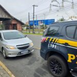 PRF recupera automóvel furtado e prende acusado no Norte catarinense
