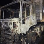 Caminhão pega fogo na SC-120 e tem cabine destruída em Lebon Régis