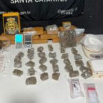 Mais de 8 kg de entorpecentes são apreendidos após denúncia de tráfico em Itajaí