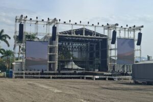 Trabalhador fica gravemente ferido durante montagem de estrutura para show em Brusque