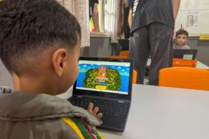 Parceria entre Secretaria de Educação e Unifebe leva jogo sobre a história de Brusque às escolas