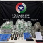 Homem é preso por tráfico após PM atender ocorrência de violência doméstica em Itajaí