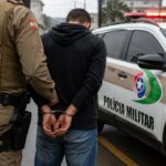 Homem procurado por roubo é preso no bairro Águas Claras, em Brusque