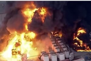 Incêndio em fábrica de Itaquaquecetuba (SP) é extinto após 33 horas